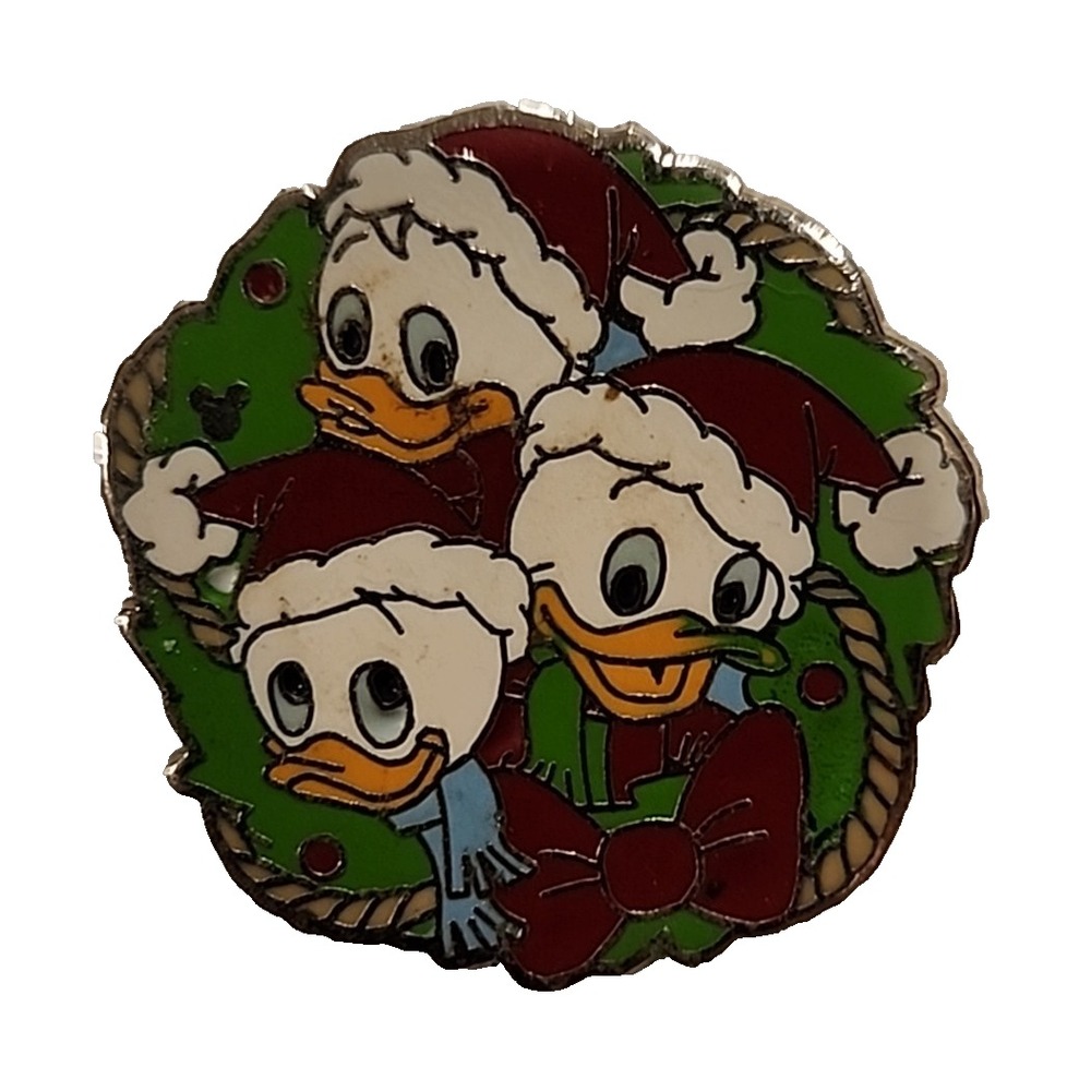 Disney Pin Nephews Holiday Wreath Hotel Lanyard Disneyland Resort DLR 2006 51360